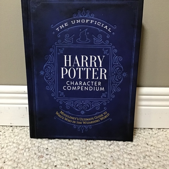 The Unofficial Harry Potter Spell book and Character Compendium - Picture 3 of 4